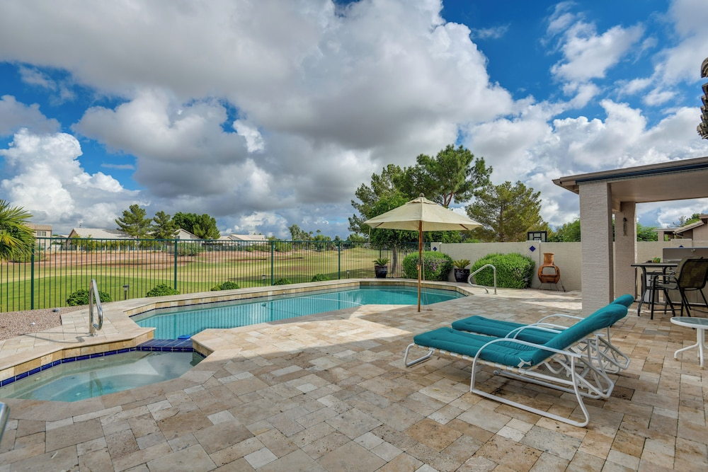 Pool & Golf Course Views: Family Home in Gilbert