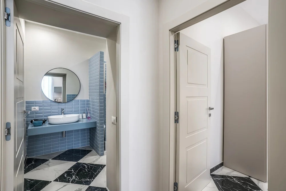 Pink Rose in Naples With 1 Bedrooms and 1 Bathrooms