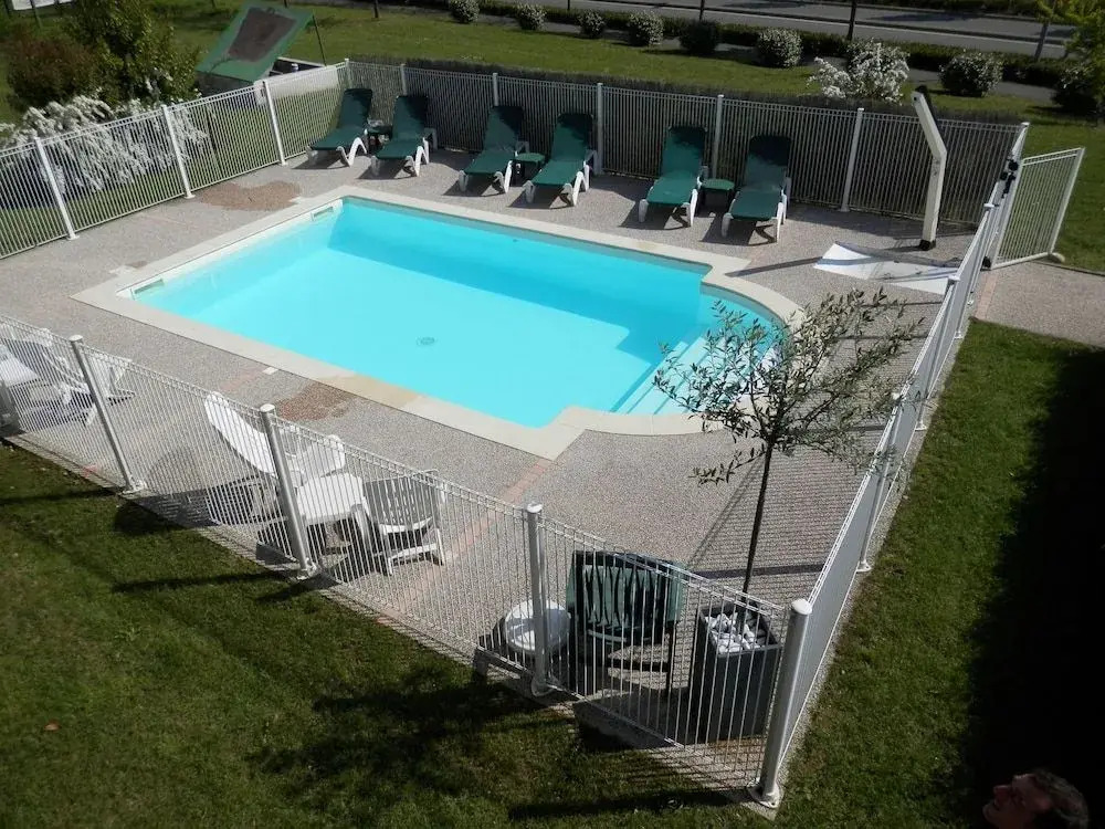 Ever Route 64 Brit Hotel Tarbes Ibos
