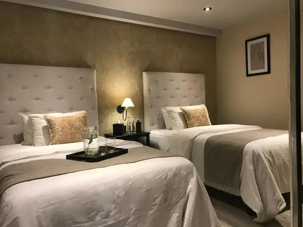 Hotel Bouquet (Adults Only)