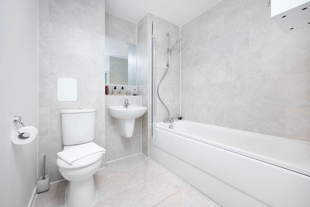 Stunning 2BR Flat With Balcony