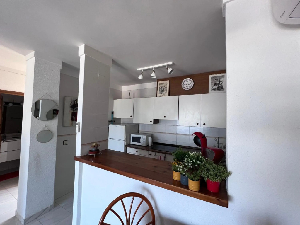 Bonito apartamento con vistas al mar y piscina