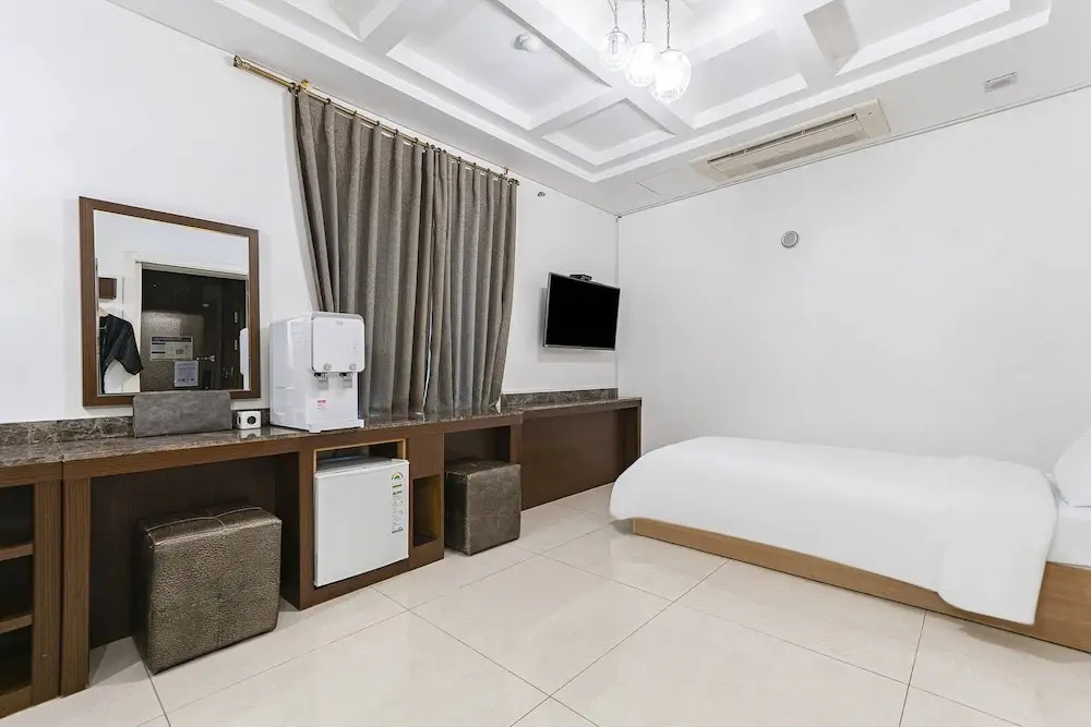 Yeongdeungpo Ciel Hotel
