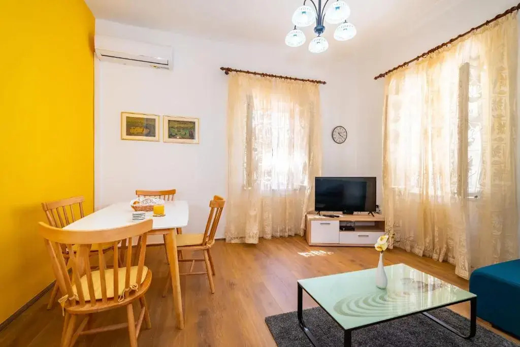History Apartments Center