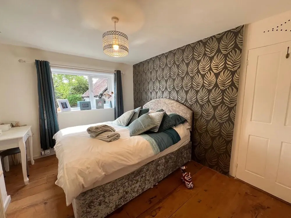 Housesleeps7-parking-garden-fireplace-beachnearby