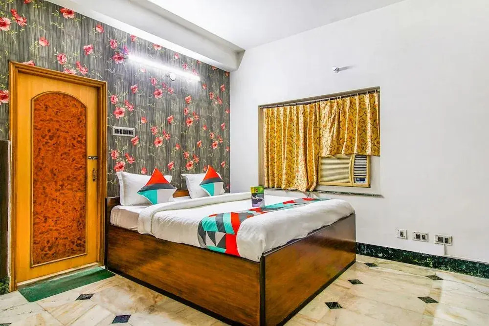 FabExpress Sataksi Guest House