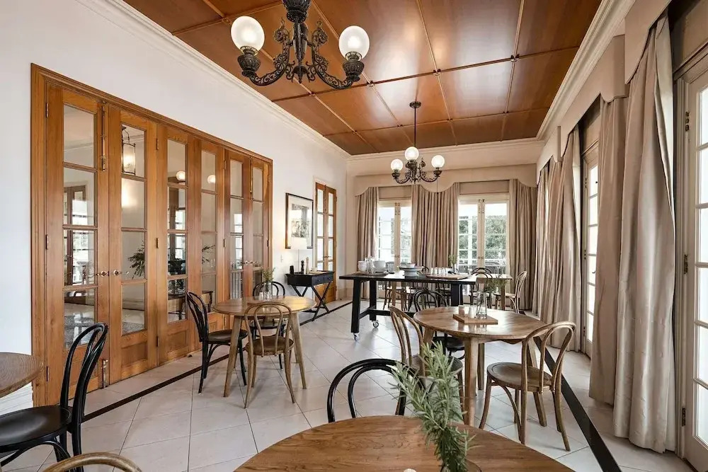 Oscars Waterfront Boutique Hotel