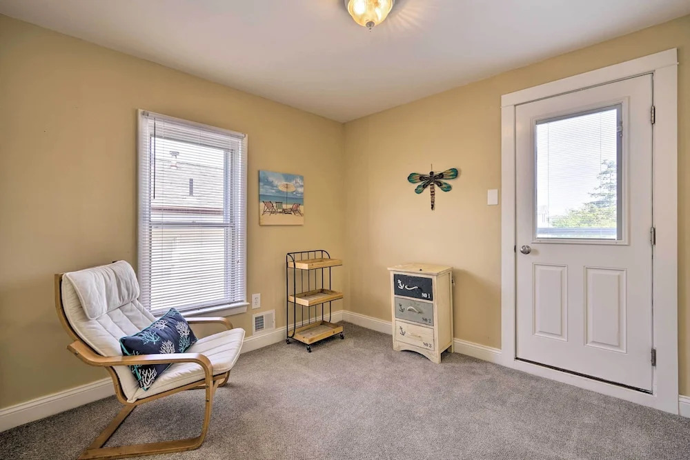 Charming Ocean City Townhome: Walk to Beach!
