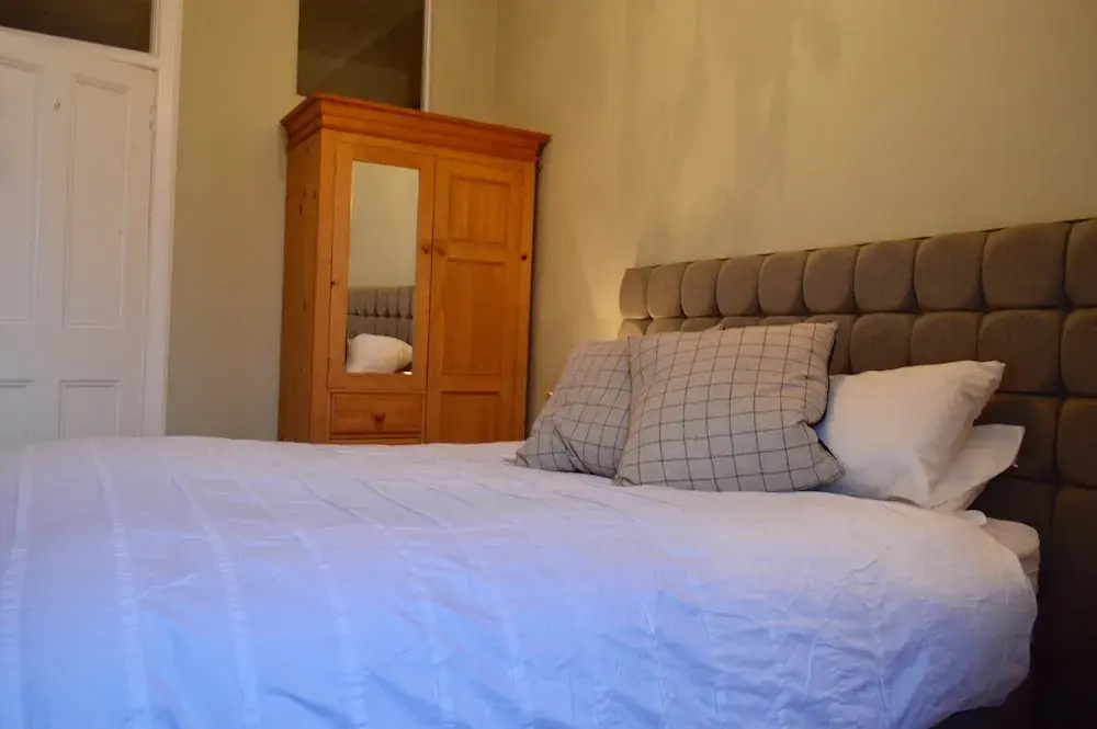 Homely 2 Bedroom Apartment in Stockbridge