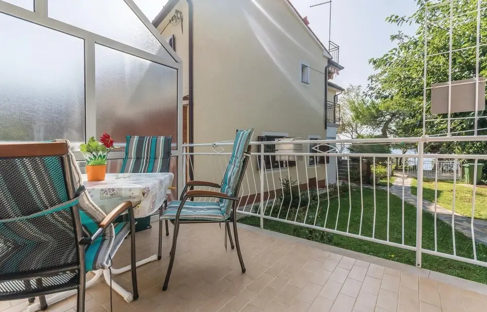 Beautiful Home in Lovrecica With Wifi and 2 Bedrooms