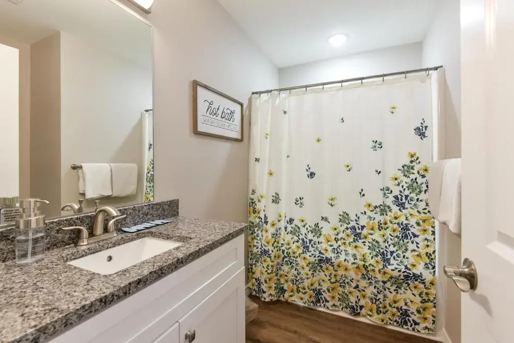 Mystic Cove Condo - Pool - Perfect Location!!