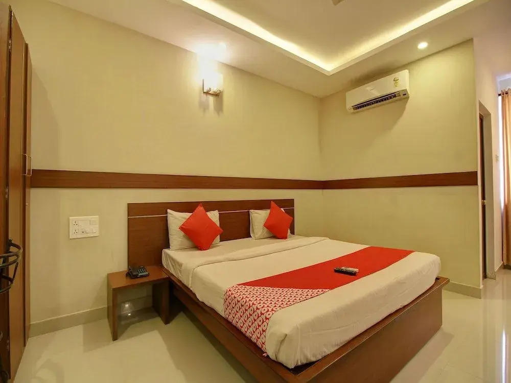 OYO 4594 Apartment Krish Inn