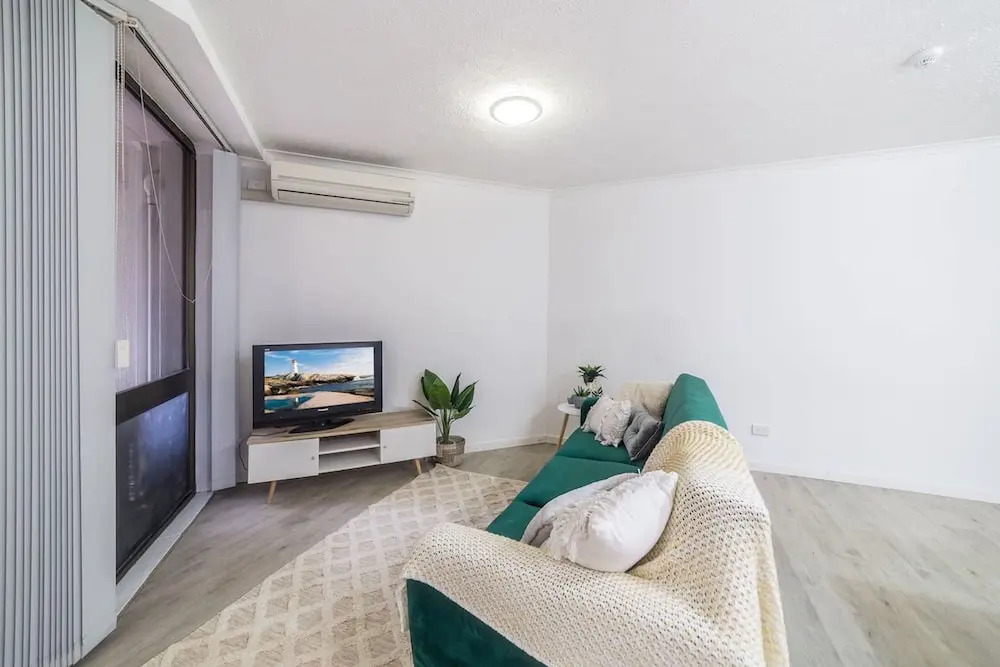 Beautiful Fresh Large 2BR 2Bath Apt