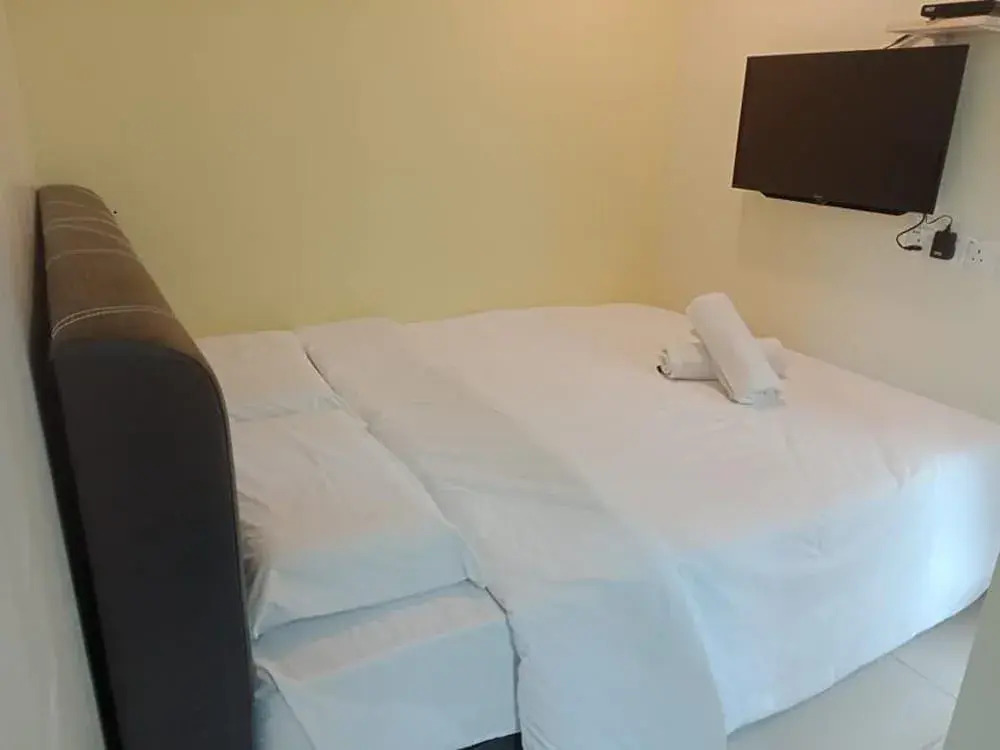 Adam Hotel