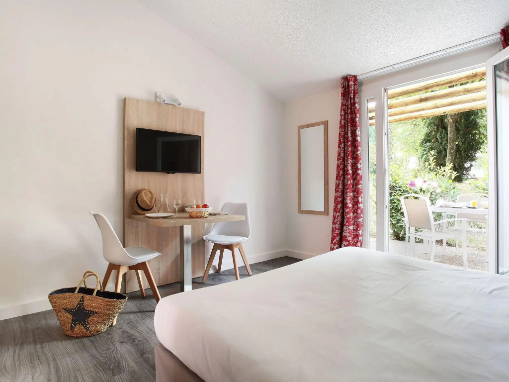 Modern air-conditioned studio in a quiet and natural domaine