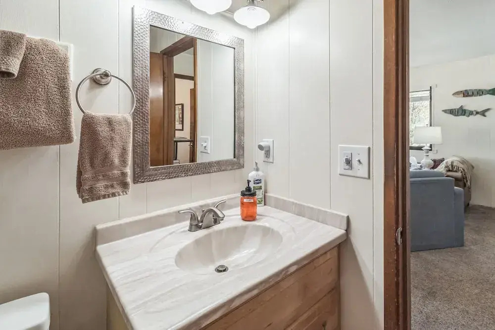 Cozy Cabin Retreat With Scenic Views 2 Bedroom Cabin