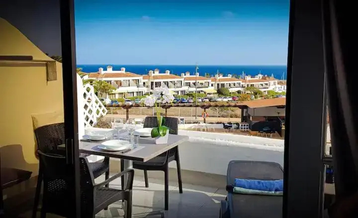 Lovely apartment with pool and sea views 770