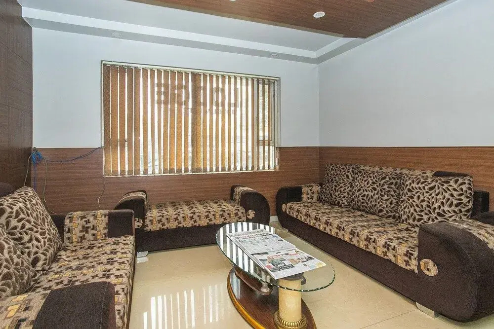 Hotel O White Fort Near Lalbagh Botanical Garden