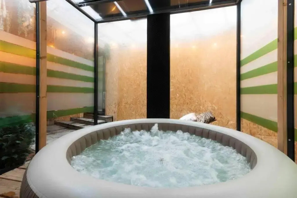 Wagner Stays - Miami Lovely romantic Garden apartment with whirlpool