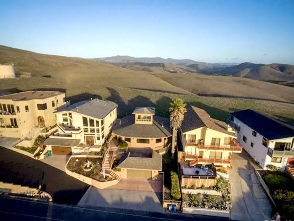 Hilltop Designer - 2 Br Home