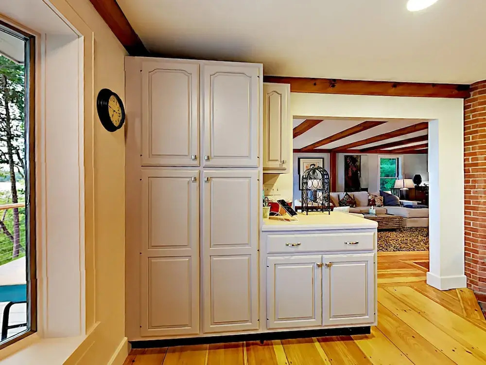 Nature Lover's Paradise 4 Bedrooms 2 Bathrooms Home
