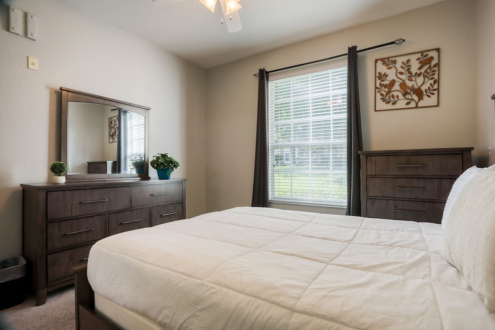 Resort Condo Near Disney With Pool, hot Tub, Tennis, Central AC, & Washer/dryer