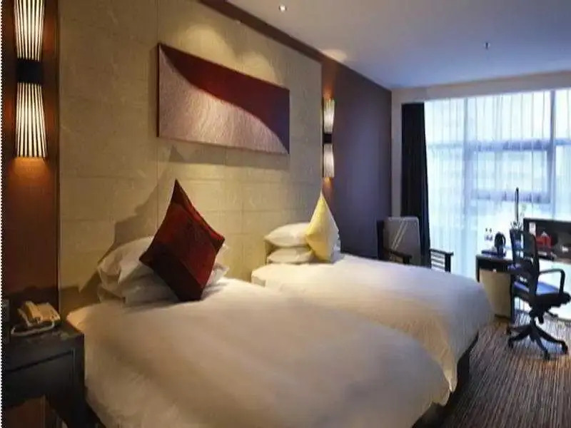 Pagoda Hotel Hangzhou West Lake Wulin - City Center and Family Friendly