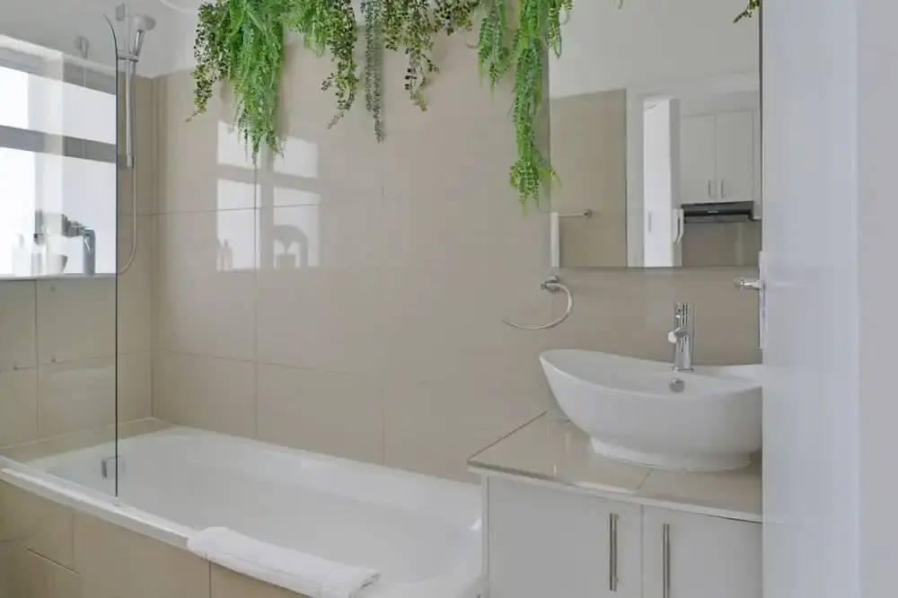 Charming Central Sea Point Haven 50m to Ocean