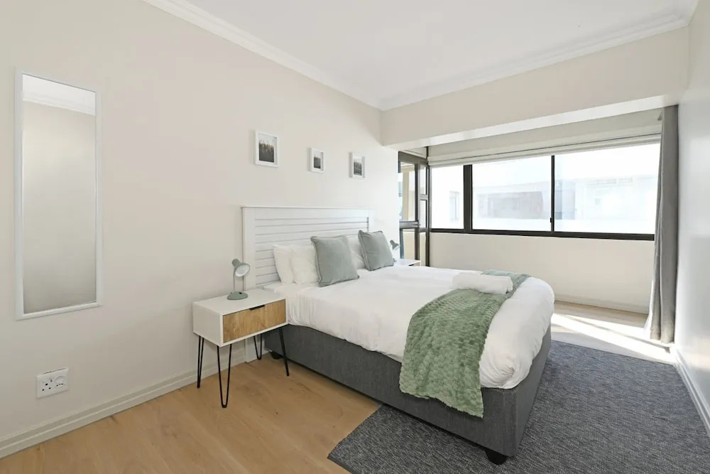 Spacious 3 Bed Apartment Sea Point Ocean Views