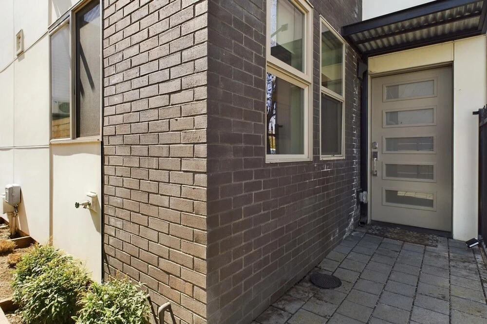 Charming 3br Haven In West Seattle 3 Bedroom Townhouse by Redawning
