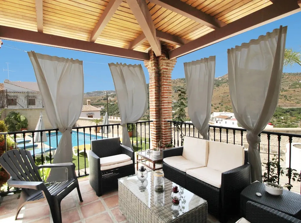 1097 Villa Jomada