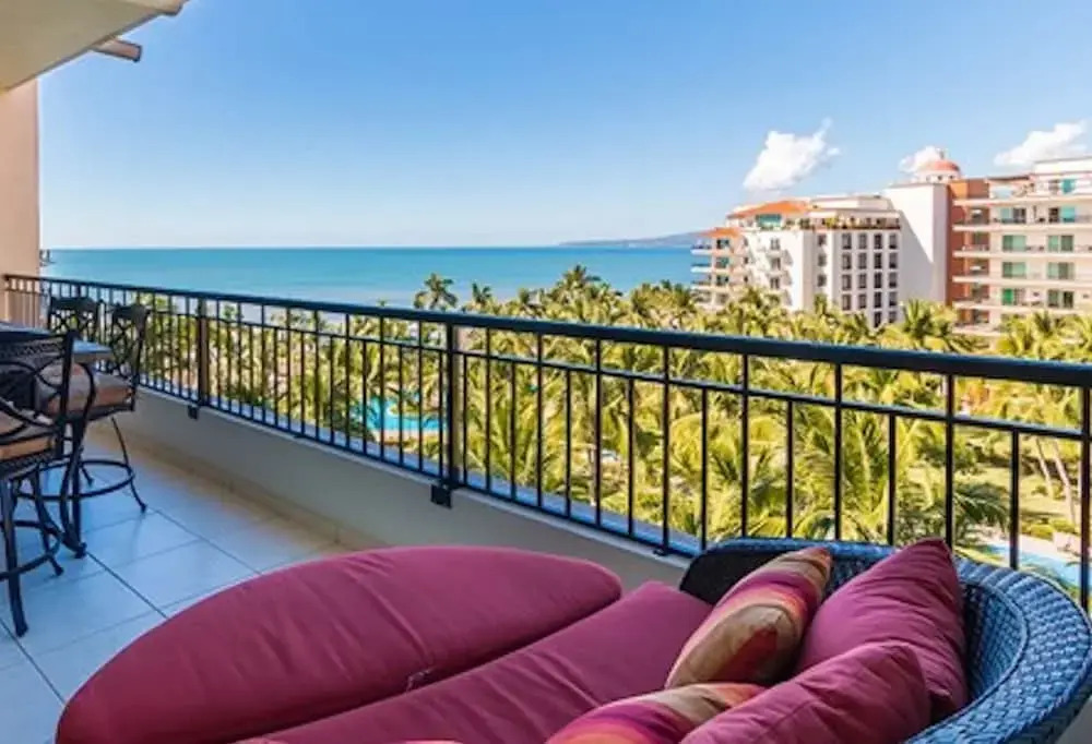 Unlimited Luxury Villas - Playa Royale Condo