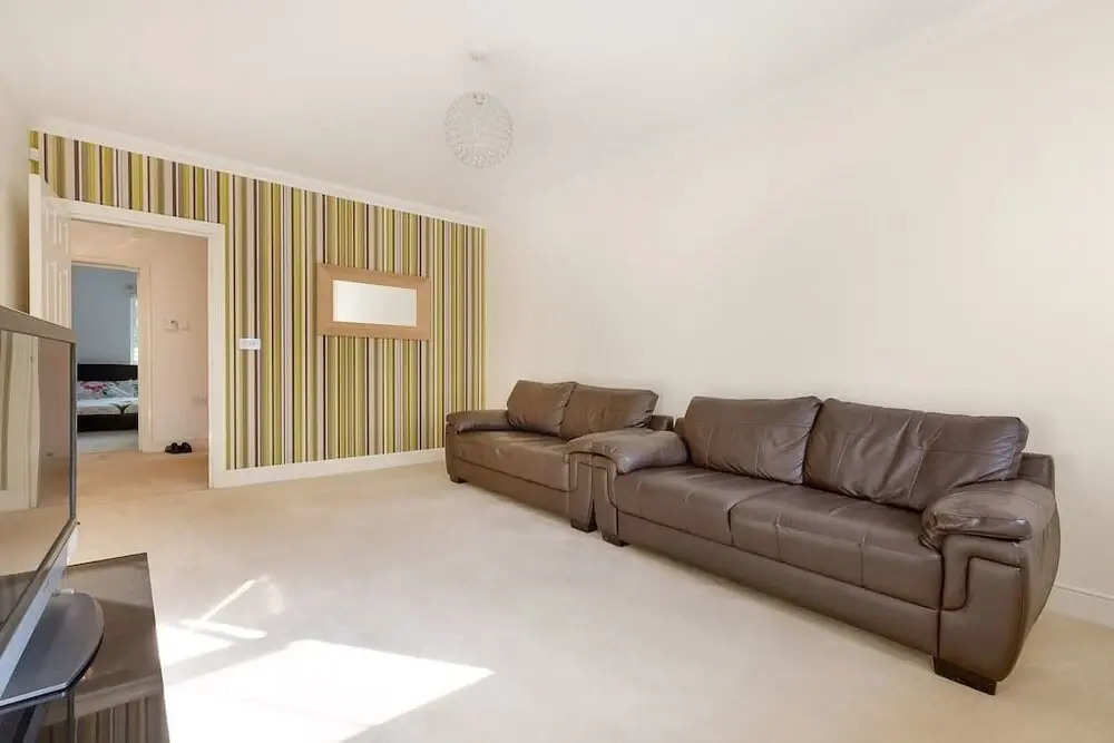 Luxury Northwood Apartment