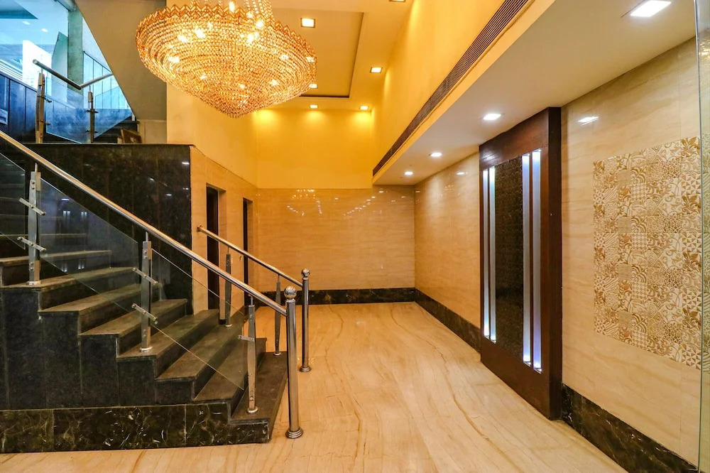 Fabhotel Admire Suites