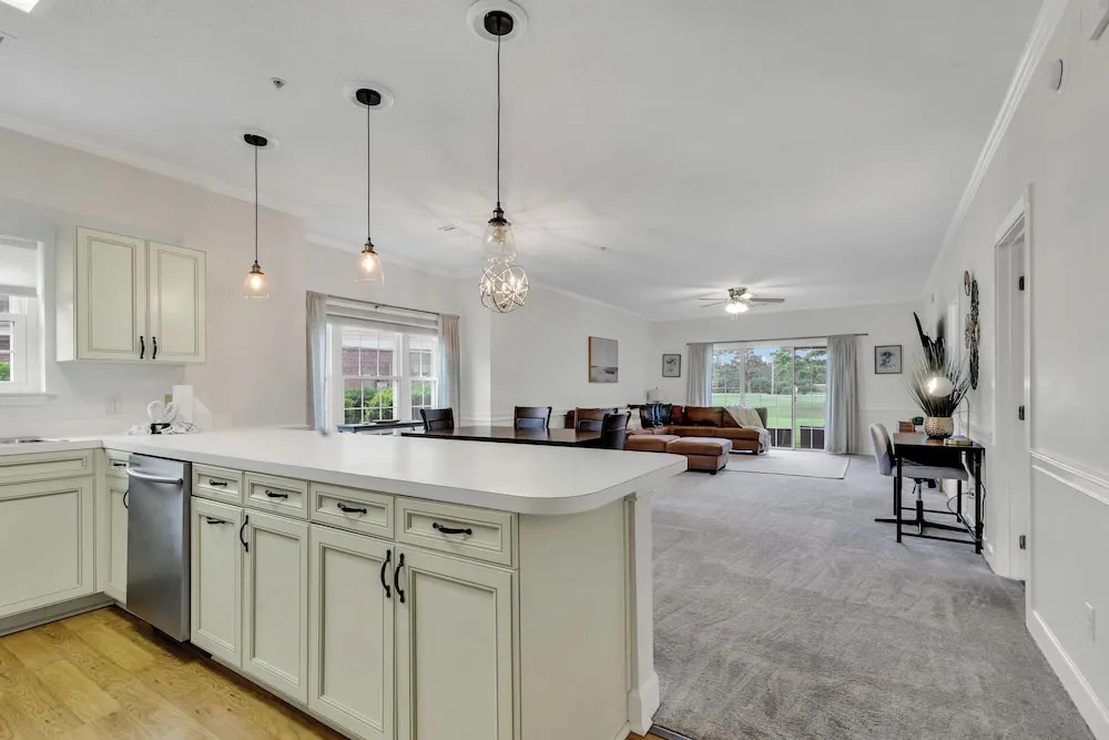 Elegant 3BR Condo- Magnolia North 101