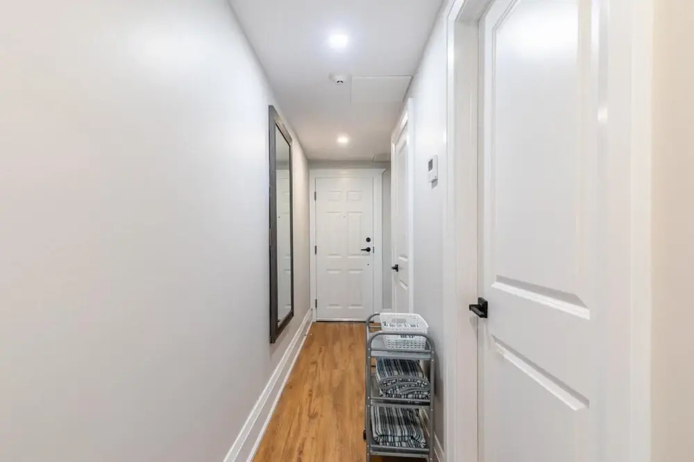 Stylish 2Br Apartment in the Heart of Hamilton 2