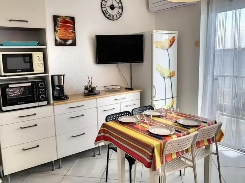 Appartement Balaruc-les-Bains, 1 pièce, 4 personnes - FR-1-503-93