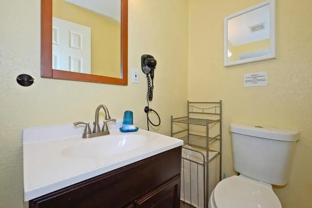 Englewood Bay Motel