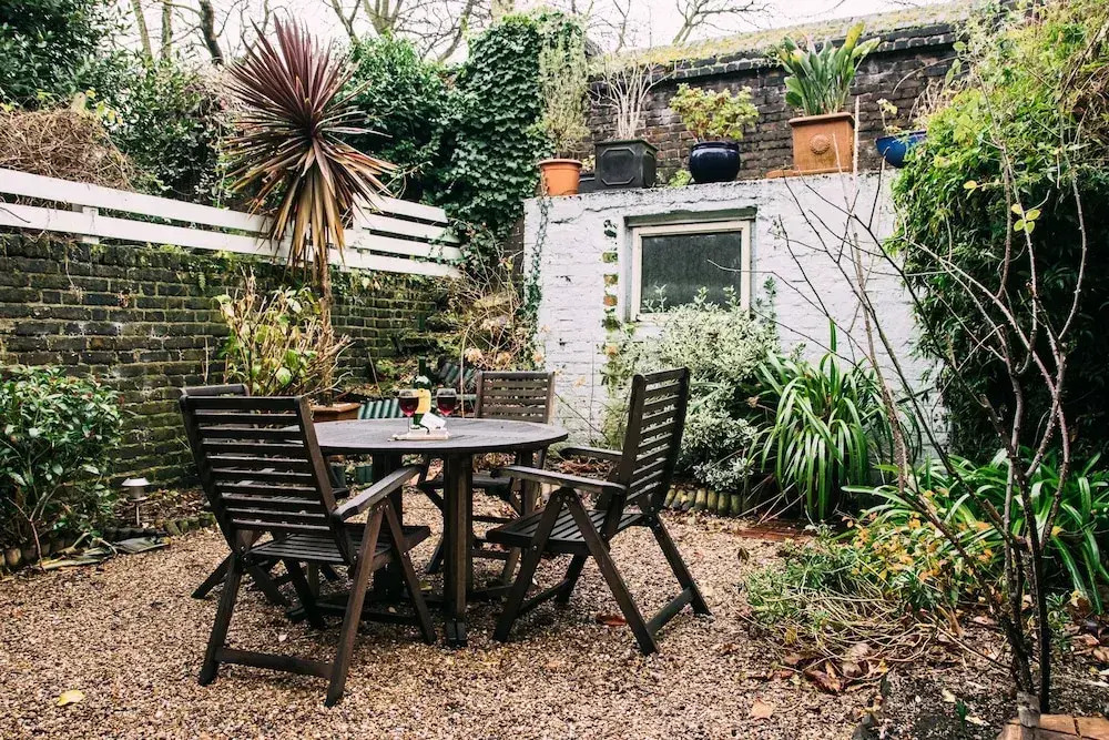 Cosy Finborough Road Gem - DNS