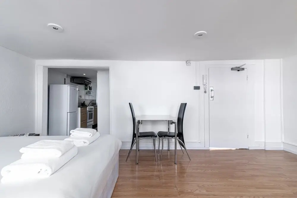 Central Top Floor Studio Flat by Oxford Street