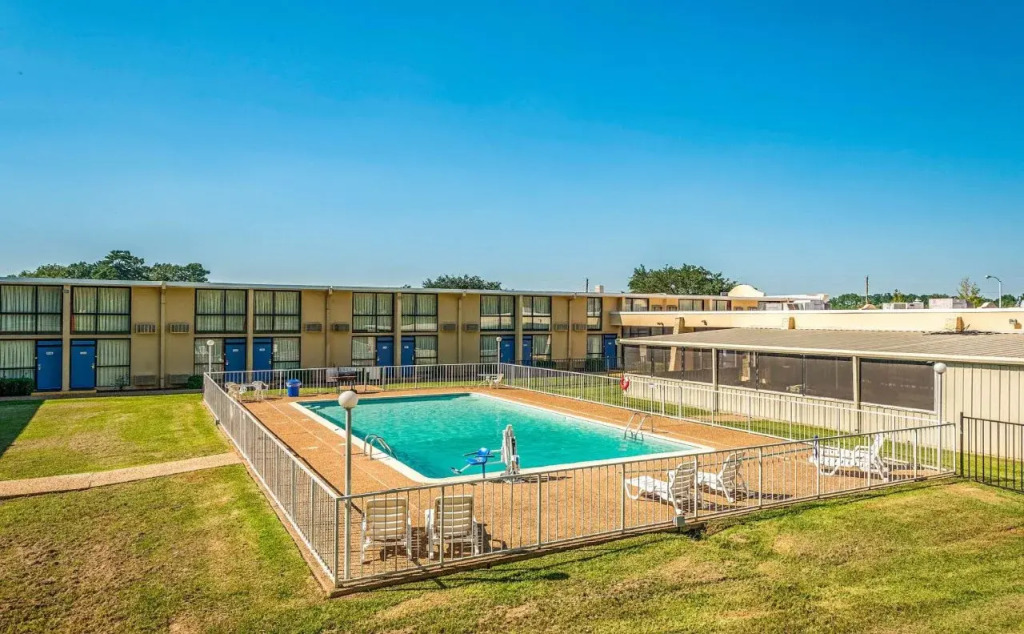 Motel 6-Henderson, TX