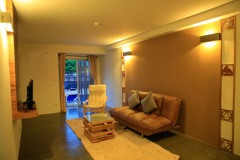 Elegant Pool Access Townhouse Near Beach