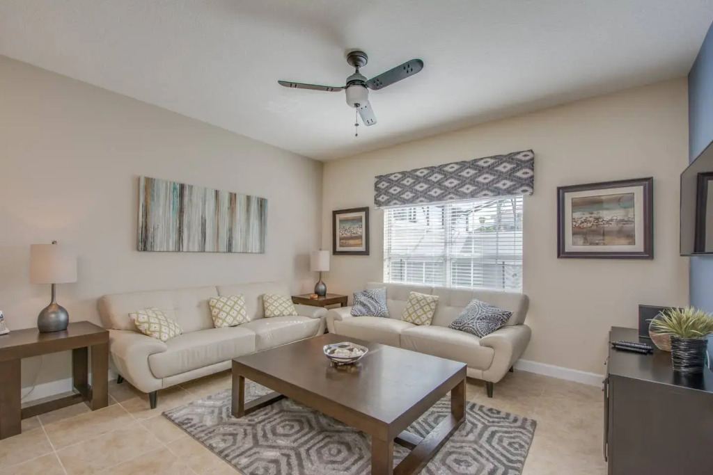 Pleasant home near Disney with private pool