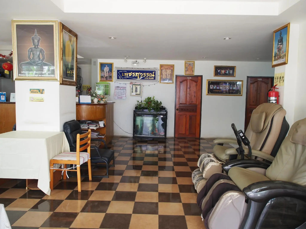 Phetsuwan Hotel