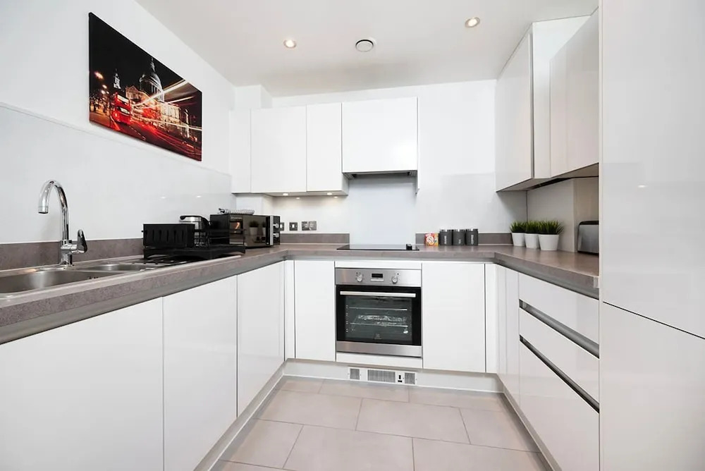 Stunning 2BR Flat With Balcony