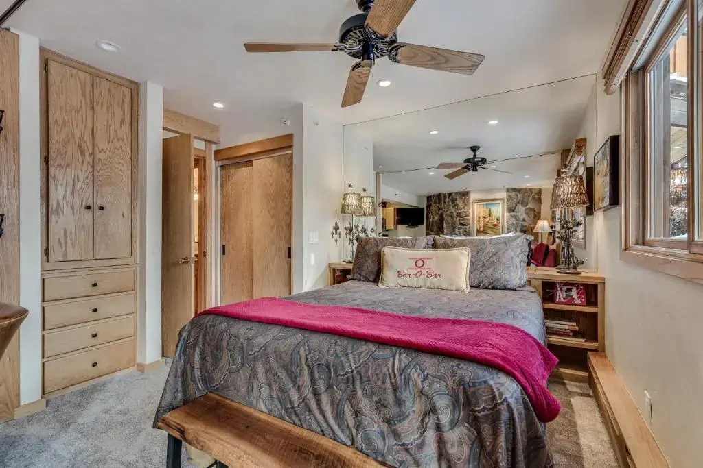 Laurelwood Condominiums Studio Premier Unit 305