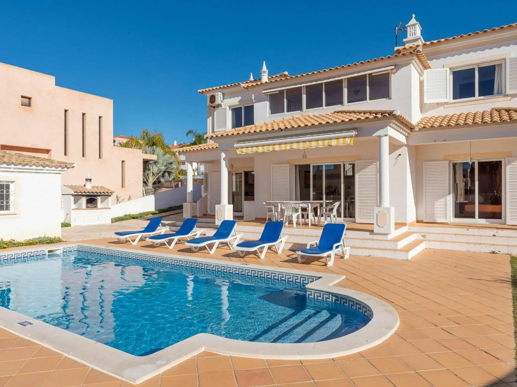 Luxury villa in Albufeira with private pool and 300 m from the beach of Gale