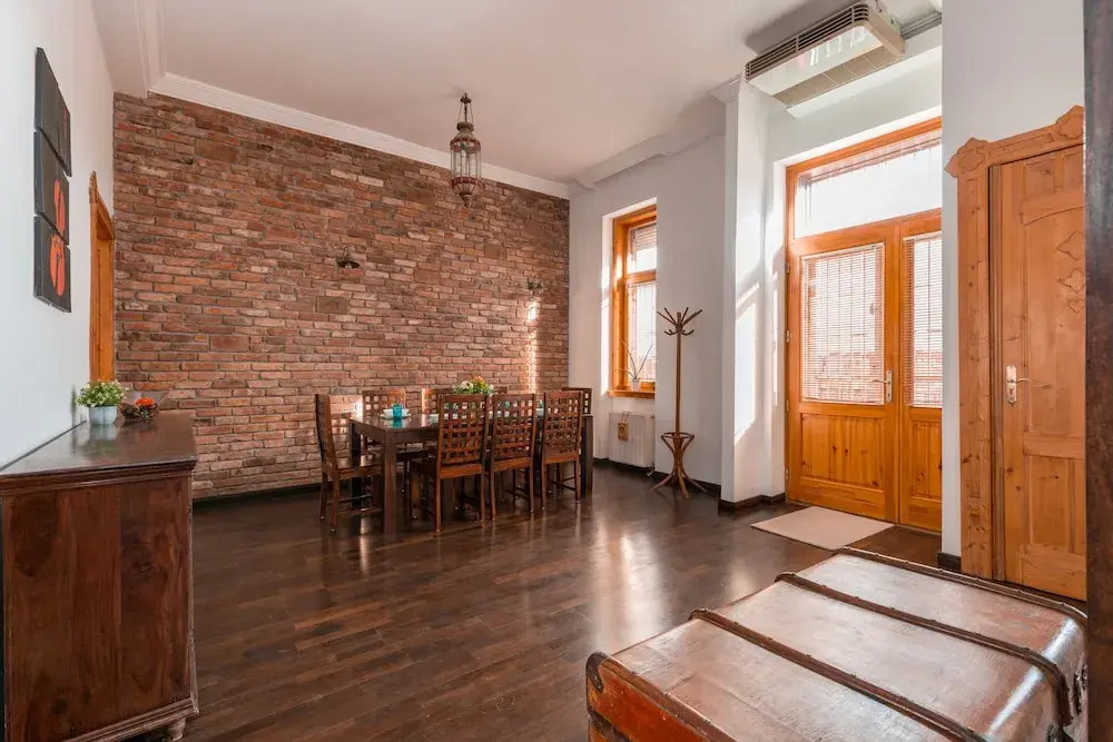 Supercentral Spacious Apartment