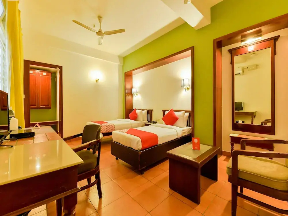 OYO 15247 New Woodlands Hotel