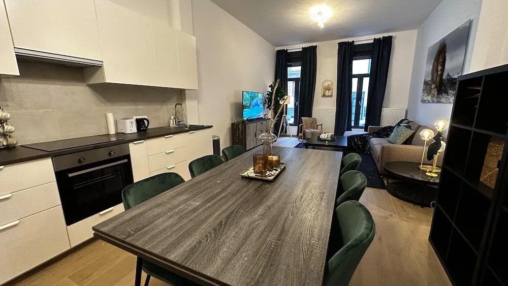 OneLuxStay near Fashion District